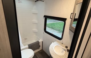 Delivery-Setup included | Sleeps 6 | Starlink WiFi