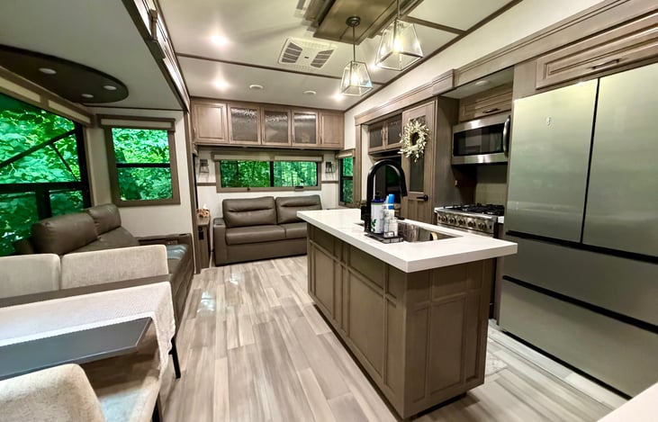 Living area/kitchen
