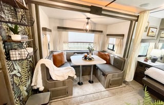 Luxurious, cozy glamper, outdoor kitchen + more!