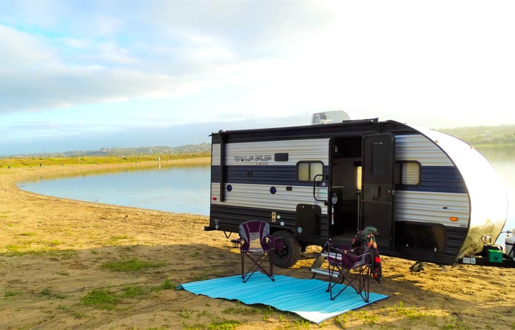 ❤️ This travel trailer sleeps 5 and is available for your trips to all campgrounds and national parks in South California.