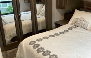 2022 Keystone 25’ 5th Wheel - DELIVERY ONLY