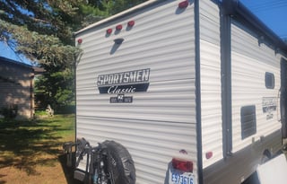 Cute loaded camper w/bunkbeds-2022KZSportsman181BH