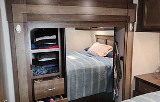 Bunkhouse!Sleeps 10, Spacious, Pet Friendly,Island