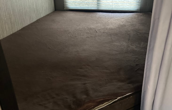 2 full size bunk beds. All new linens and pillows