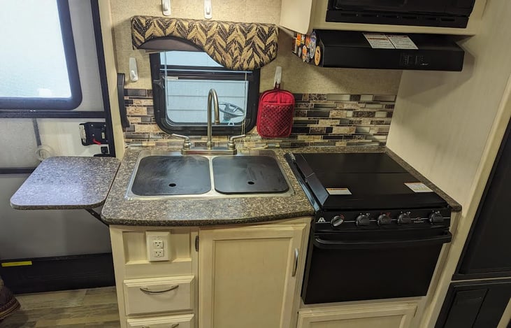 Kitchen with extended cutting board
