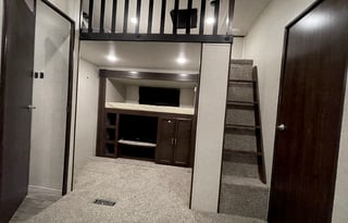 42ft Sundance 5th Wheel. Sleeps 10!