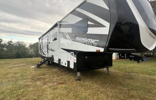 2023 Jayco Seismic