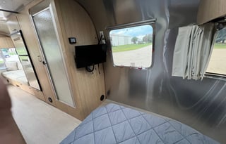 "Sky Glider" Airstream Flying Cloud 25FB