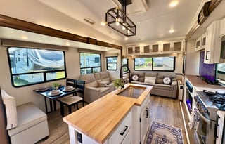 Marie-2022 Forest River Crusader 335RLP