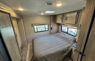 Freelander Luxury Bunk Class C