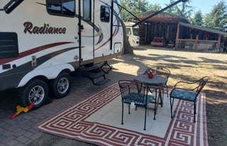 GLAMP IN STYLE: LUXURY 2 BED/1BA, FULL KITCHEN, TV