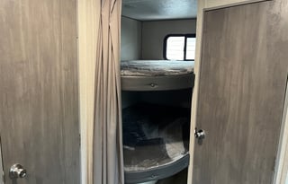 Fam Friendly 2023 Coachman Catalina 261BHS