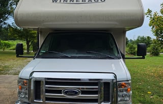 Adventure Ready! Winnebago Minnie Winnie sleeps 5