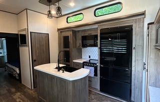 Comfy Cozy 5th Wheel!
