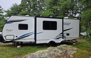 AR's 2022 coachmen freedom express 258bhs