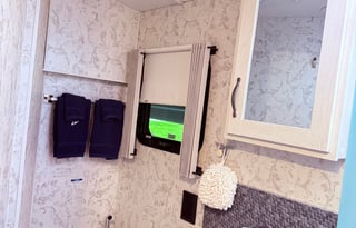 Luxury Winnebago Adventurer – Drive, Camp or Glamp