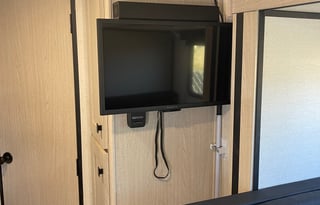 2023 Coachmen Apex Nano - Solar - Sleeps 7