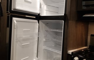 Sleeps 6 PLEASE READ UNDER DESCRIPTION FIRST