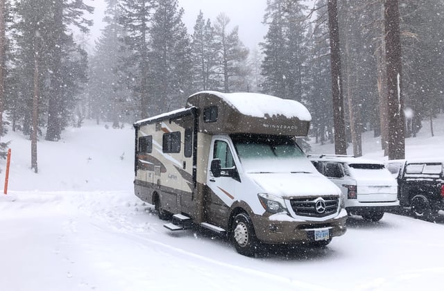 Mercedes Winnebago - Model J - P - Sleeps 5