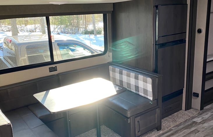 U shape dinette, turns into full bed