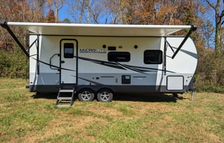 Flagstaff Micro Lite | Modern and cozy w/ 2 slides