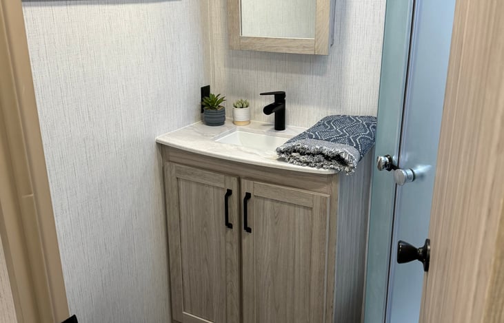 The spacious bathroom.