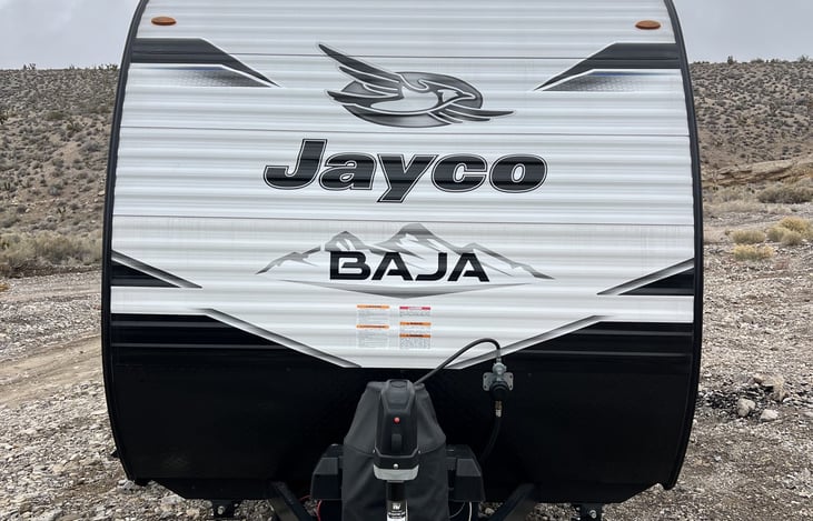 Large propane tank and electric jack