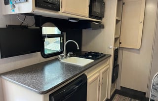 Light and easy Winnebago bunkhouse. Pet friendly