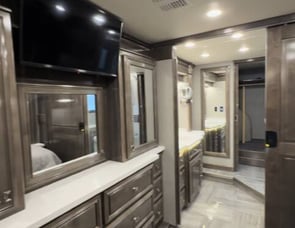 Fleetwood RV Discovery LXE 44H