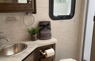 Roam & Roll: 2022 Jayco Melbourne 24L 25Ft RV