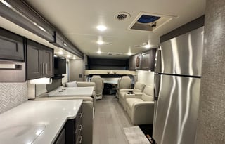 2022 Thor Palazzo 33.6 Diesel Class A