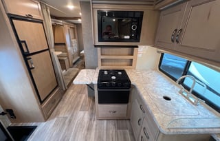 30' Thor 10 Sleeper w Bunks 2 SlideOut Rooms WiFi