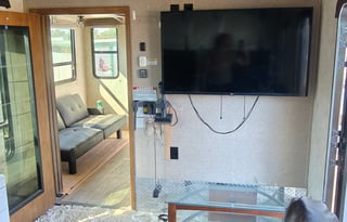 2015 Spacious Carbon Toy Hauler sleeps 8