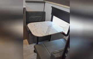 2021 AirBnB on Wheels  Kodiak Ultralite 283BHSL