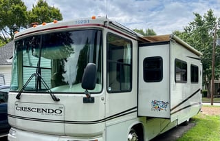 2004 Gulf Stream RV Crescendo 8384