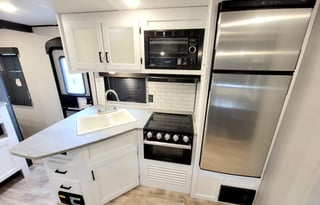 Z RV Adventure "MOON"