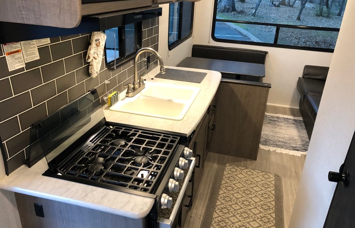 Kitchen (3 Burner, Oven, Dual Sink, Microwave and Basic Utensils)