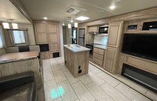 SOLAIRE 316RLTS - Huge Living Space with King Bed