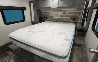 Spacious RV for 8 | Bunkhouse + 1.5 Baths