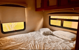 Family Friendly Jayco Greyhawk 31FS w/ bunks