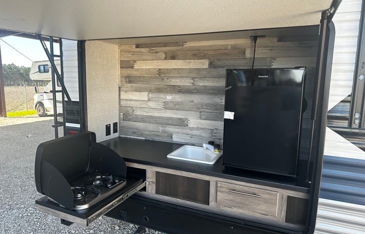 Outdoor Kitchen w/2 Burner Cooktop, Sink, Refrigerator, and Quick Connect For Grill