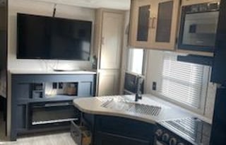 Sandy Cheeks RV Rentals Avenger  (DELIVERY ONLY)