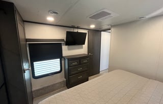 2025 Keystone Cougar Midnight Edition Fifth Wheel
