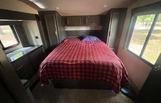 2018 5th Wheel Genesis Supreme 32 CR ToyHauler