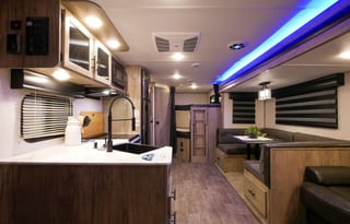 **Alpha Wolf Bunk House-Beautiful!**