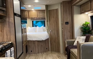 Luxury 2019 Entegra Coach Odyssey 25R