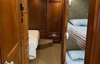 2014 Tiffin Phaeton 40QKH Bunkhouse