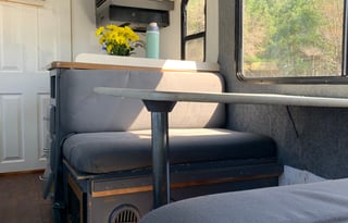 Four Winds 23P - Rare F-Series RV, All Essentials!