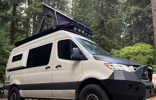 Luxury Adventurer; Loaded Camper Sleeps/Drives 4,