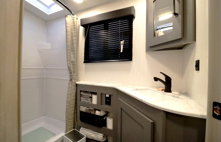 Experience "Harmony" with our 2024 Heartland Sundance U-L 278BH located near Table Rock Lake near Branson Missouri and Lake Of The Ozarks. Thank you from us at Stone Mountain RV & Camper Rentals!